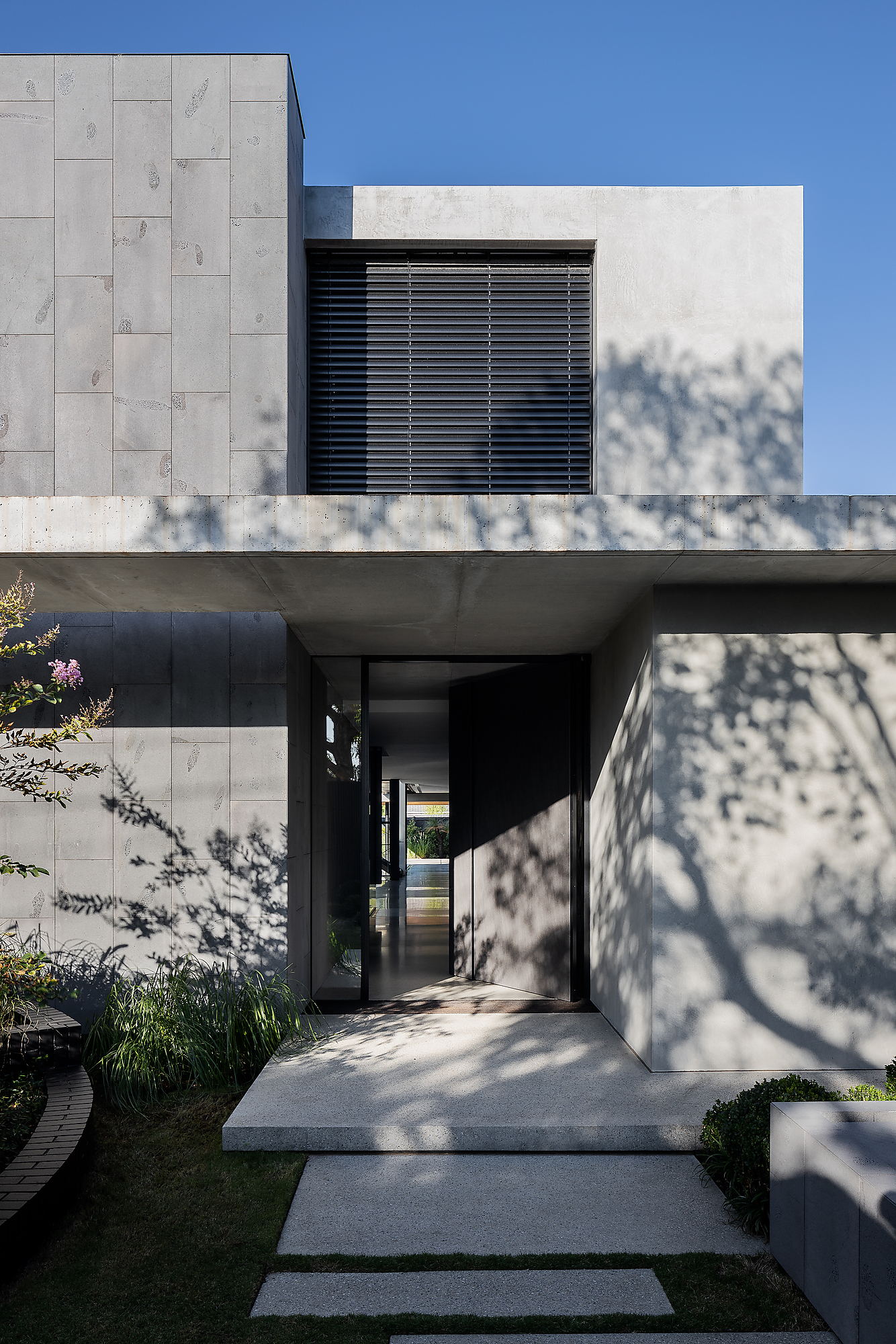 Interior photograph of Sussex House by Timothy Kaye
